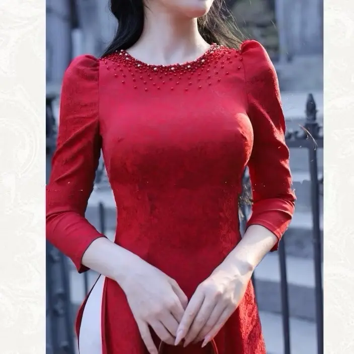 Áo dài gấm,thiết kế dáng ôm,cổ tròn tủa hạt,tay bồng điệu đà trẻ trung,chất gấm mềm mịn,co giãn tốt. Áo dài Hoài Thu