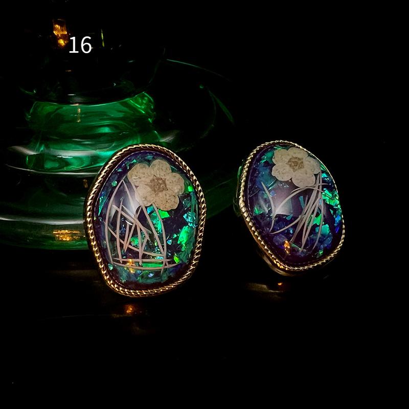 Product Introduction of 3 Pairs of French Ancient Amber Dried Flower Hot-Sale Earrings Combination Link Original Niche Gold Plated S925 High-Grade Earrings 20