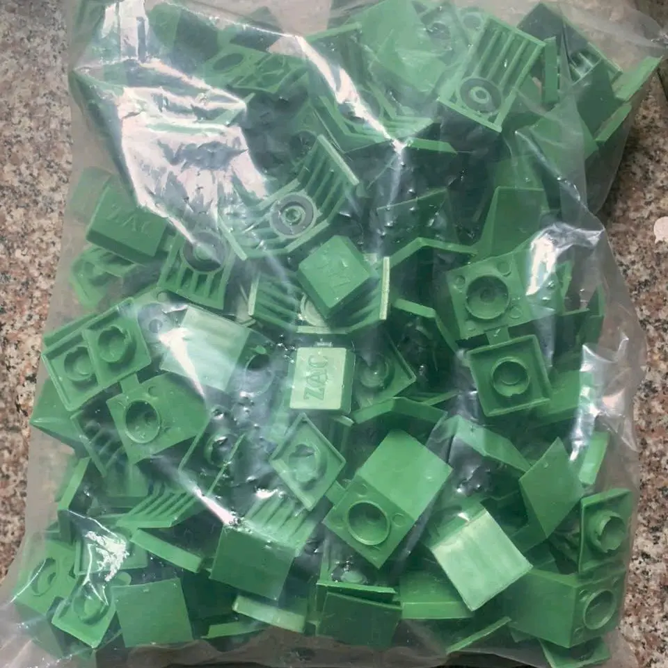 nẹp chống bão mái tôn. có nắp đậy chống nước vào đinh. 1gói 100cái. 60k/1goi