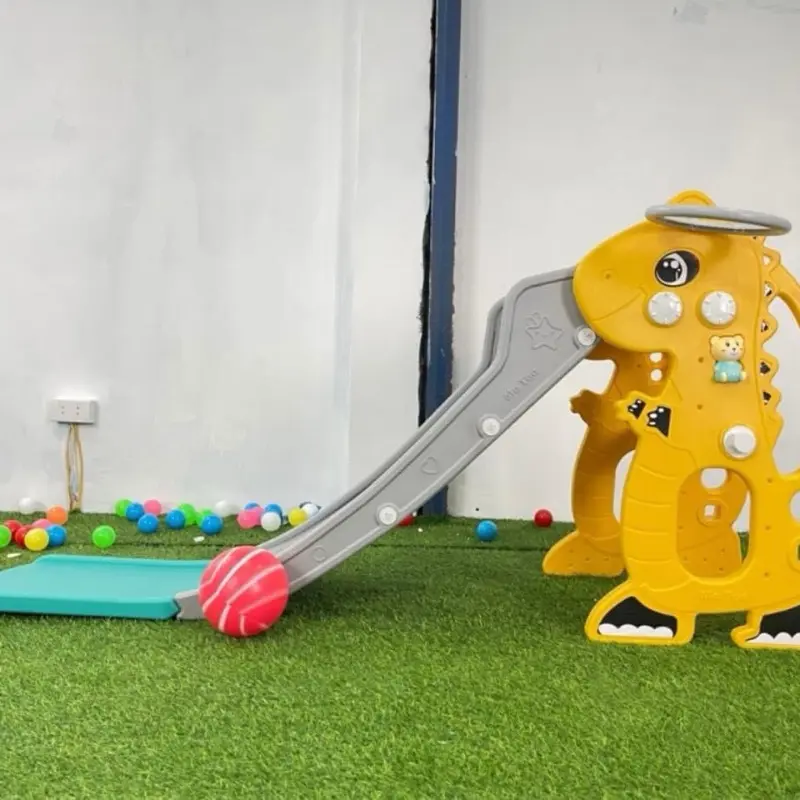 Cầu trượt khủng long có gấu phát nhạc và rổ ném bóng