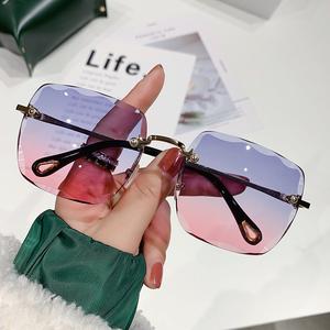แว่นกันแดดทรงเหลี่ยม ไม่มีกรอบ สำหรับผู้หญิง แฟชั่น กรอบเหลี่ยมใหญ่ สไตล์สตรีท เหมาะสำหรับขับรถและท่องเที่ยว
