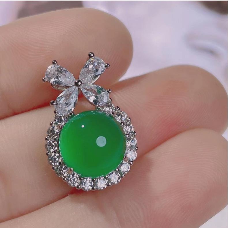 Product Introduction of Natural Gemstone Ice Chalcedony Pendant for Women, Jadeite Necklace Pendant, Escaping Princess Chalcedony Inlaid Green Agate Pendant 15