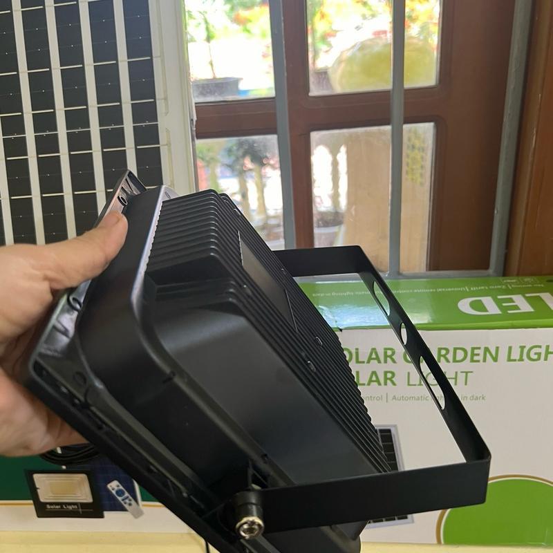 COD Đèn năng lượng mặt trời công suất 1500w phân khúc giá rẻ bảo hành 2 năm 4