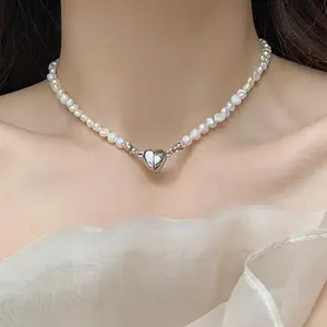 【YY Barang akan dikirim dalam 24 jam】Kalung  Wanita Semua Cocok Desain Gesper Magnet Cinta Rasa Rantai Tulang Selangka Aksesoris
