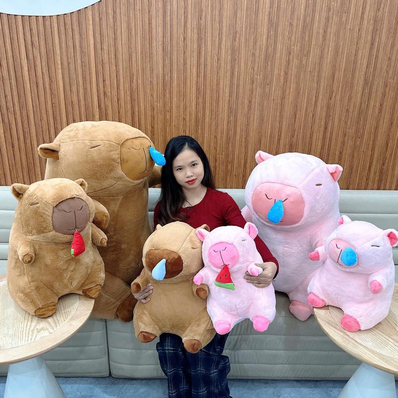  { TẶNG BALO RÙA 1 } Gấu bông con chuột capybara chảy mũi đeo balo  thú nhồi bông con chuột capybara chuột lang nước đáng yêu hàng Qc cao cấp SIZE 75CM KHỔ VỎ 