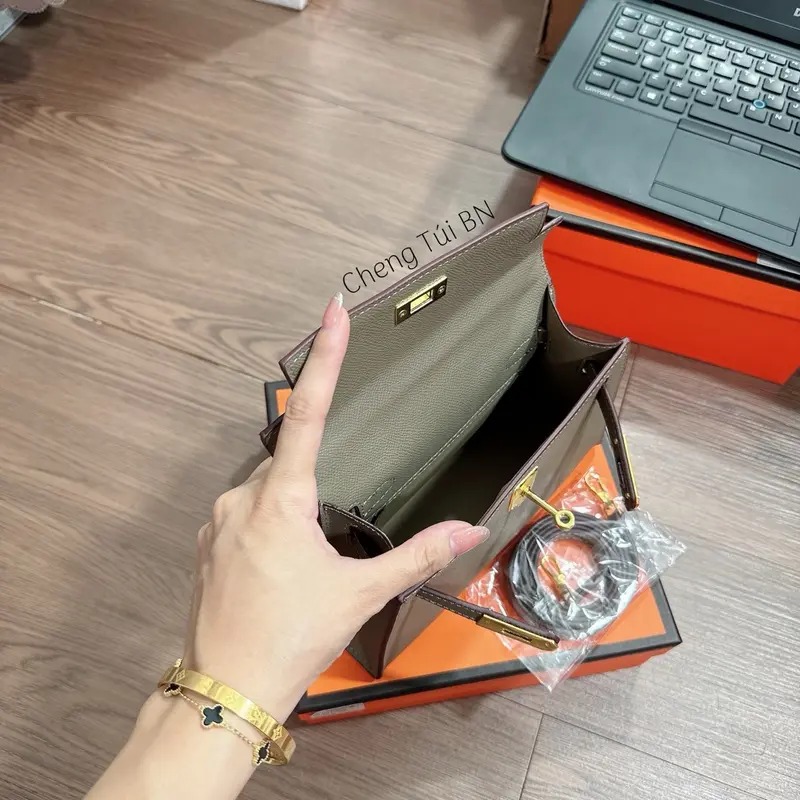 Túi Nữ 1 Quai Da Epsom Size 20 - Nguyên Siu - Bag 8