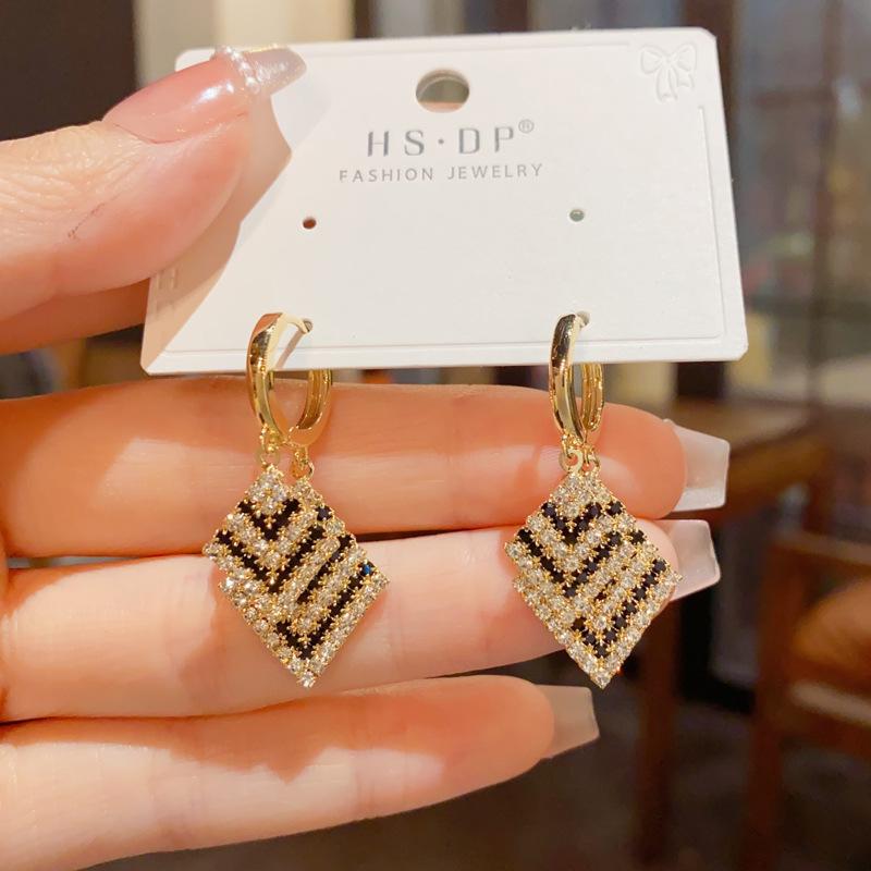 Product Introduction of Autumn and Winter New, Double-Layer Striped Contrast Color Diamond Ear Clip Women, Exquisite Fashion All-Match Design Tassel Earrings 9