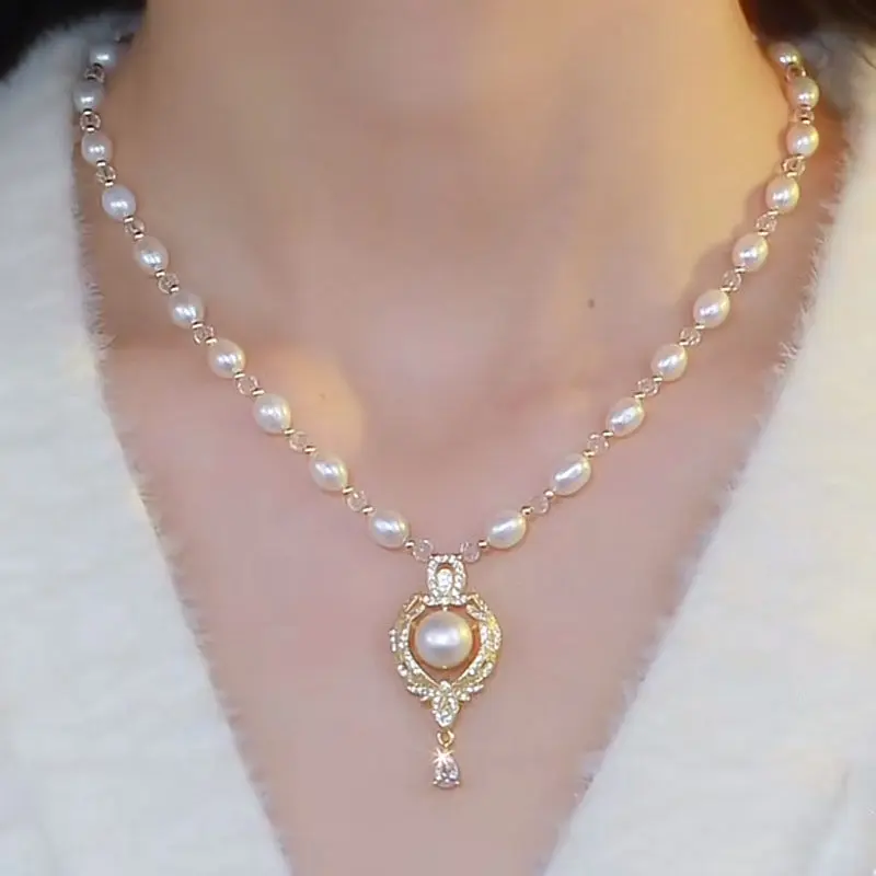 2024 New Mother-of-Pearl Necklace for Women Versatile Light Luxury High-End Sense Choker Elegant Niche Design Clavicle Chain