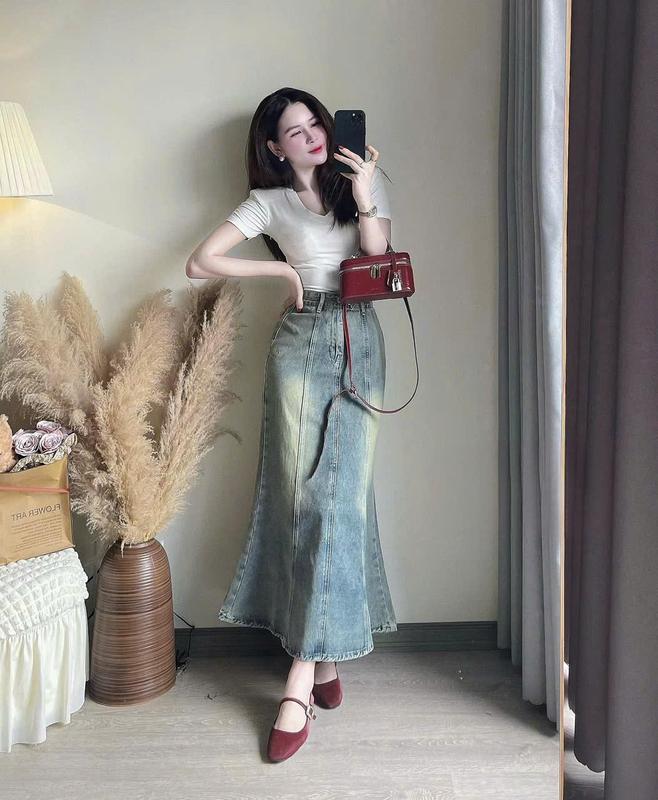 Sét bộ thời trang nữ áo thun cổ v xinh xắn mix chân váy jean sang trọng cho nàng diện đi chơi 4