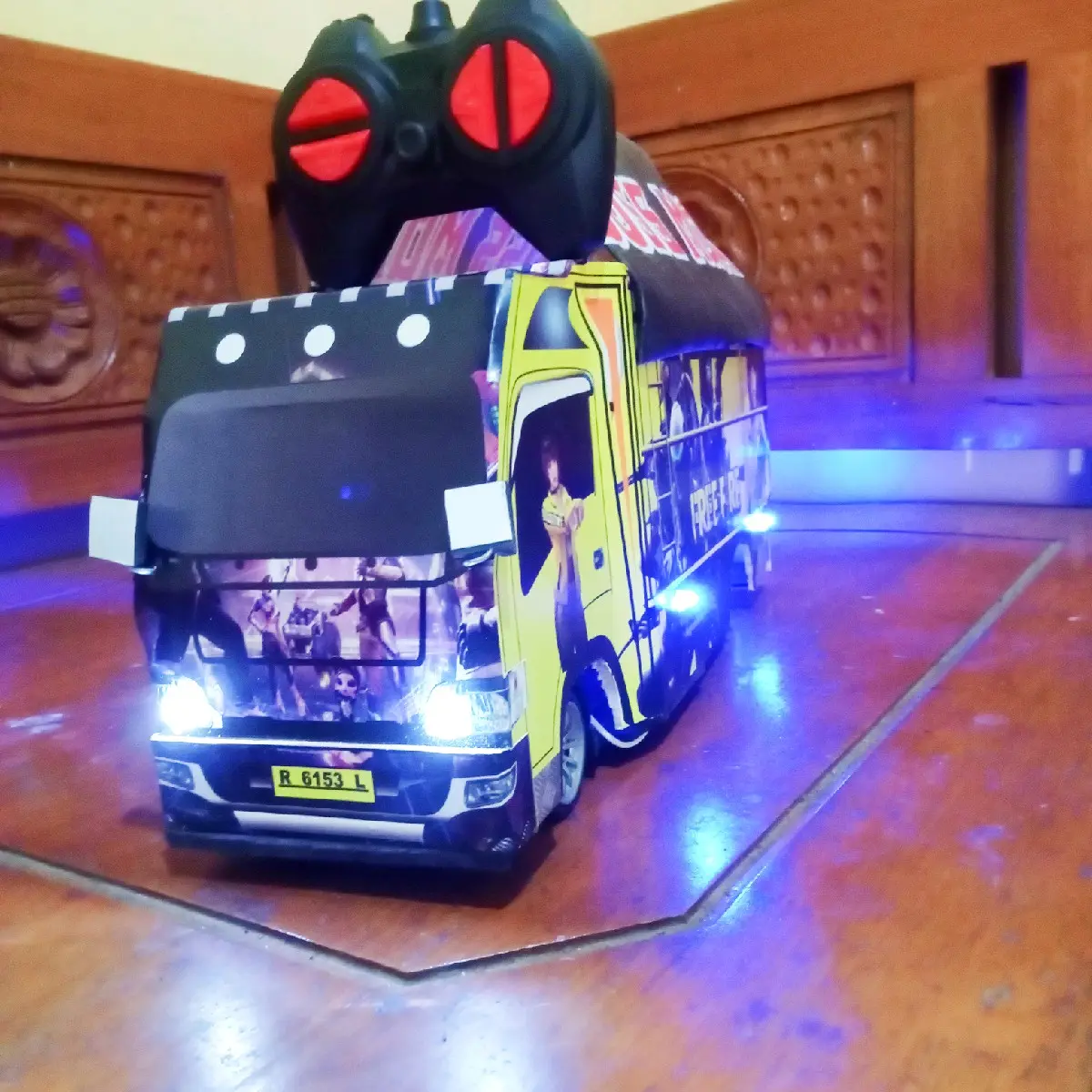 mainan anak Miniatur Truk oleng remot control batre biru kuning free fire,wahyu abadi fariasi full lampu Set Hadiah Cowok Cewek Beraneka warna Pendidikan Musikal Set Hadiah Cowok Cewek Beraneka warna Game Musikal Elektrik Pengendali Jarak Jauh Remote