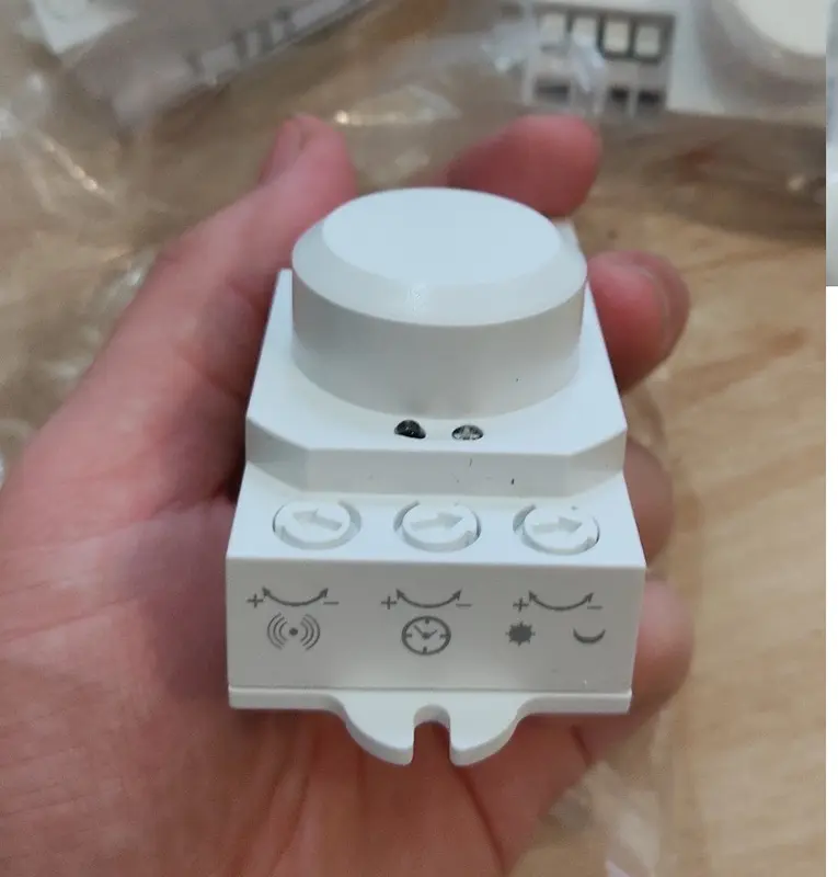 Công Tắc Cảm Biến Chuyển Động Radar Vi Sóng BC 06 -Tự động bật tắt đèn Thiết bị khi có chuyển động 1