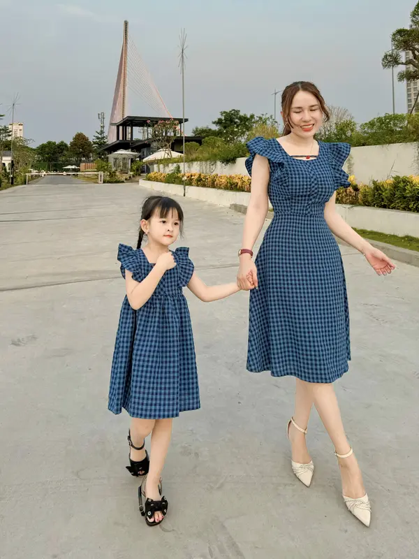 Bnstyle Váy Đôi Mẹ Và Bé Hoạ Tiết Caro Xanh Tay Cánh Tiên Mb 202407 Top 2