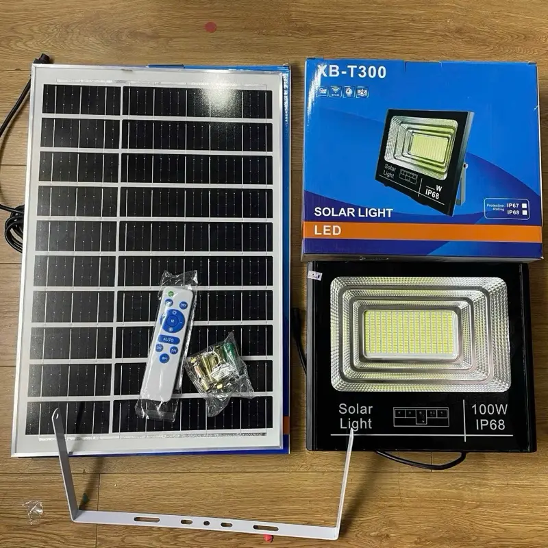 Đèn năng lượng mặt trời 100w chính hãng