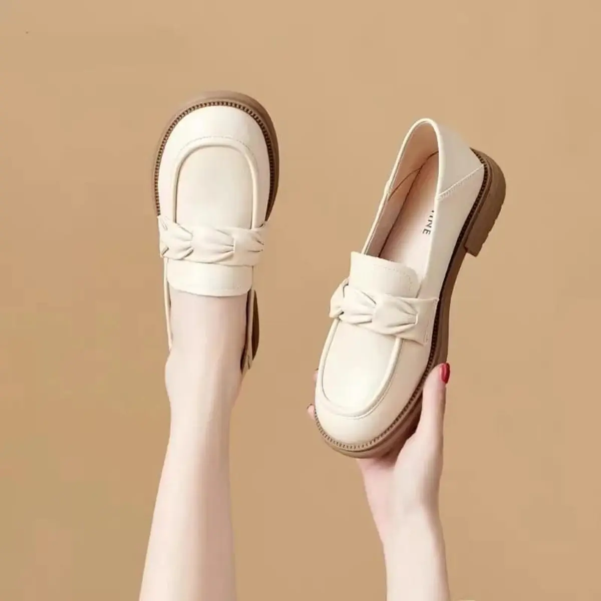 Sepatu Wanita Loafers '' MUTIE '' Docmart Korea Style Cream Black Matte Best Seller 4040