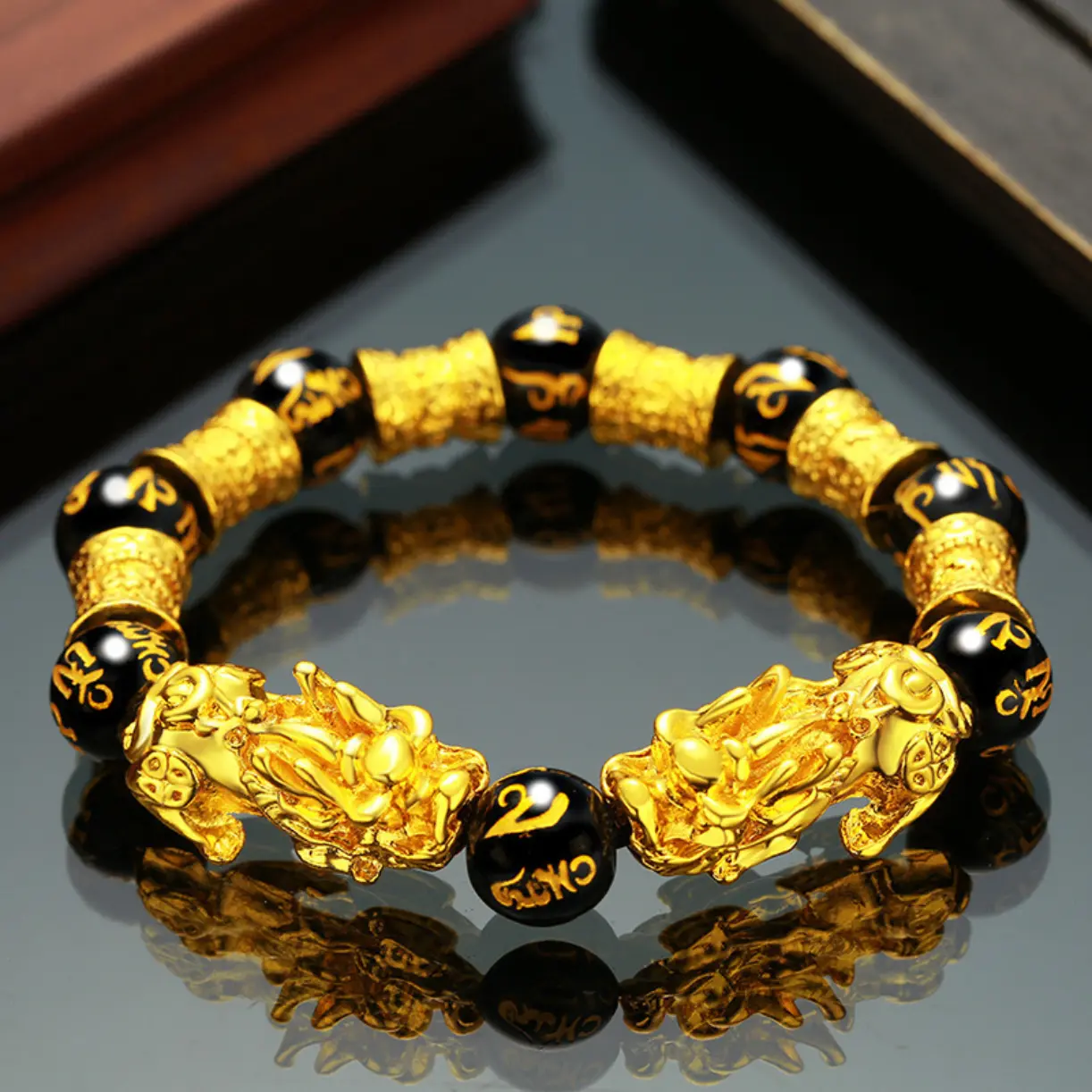 Vòng Tay Tỳ Hưu, Giả Vàng Kim Sa Việt Nam, Phong Cách Độc Đoán, Obsidian Vàng Giả, Câu Thần Chú Sáu Bảng, Vòng Tay Hạt Phật