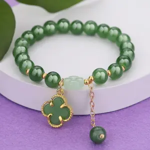 Gelang Manik Manik Hijau Keberuntungan Dengan Liontin Cantik