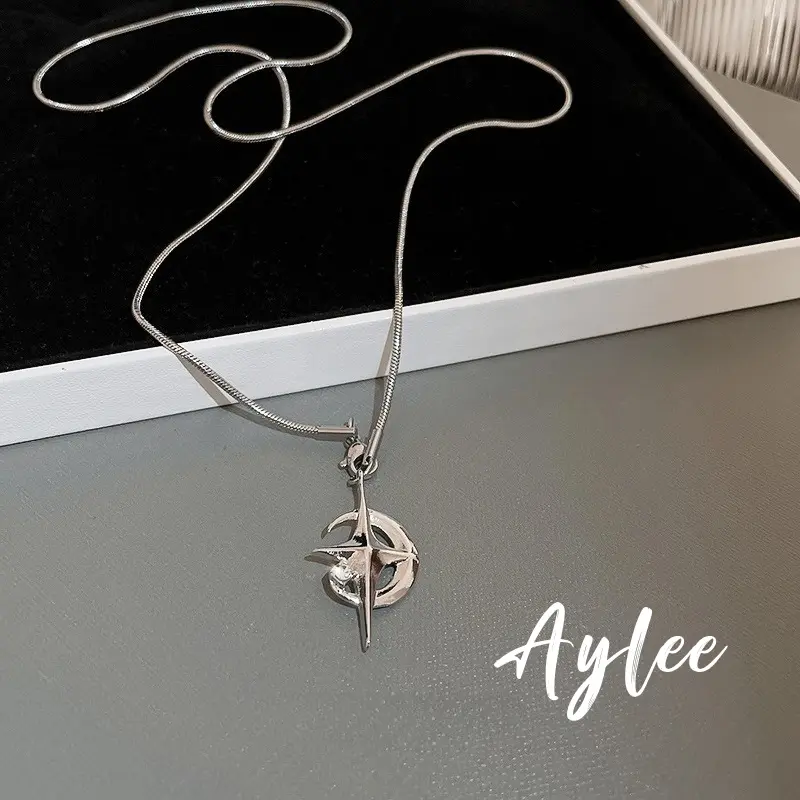 【Aylee】Kalung Liontin Berlian Bintang Bulan Salib untuk Pasangan Rantai Klavikula Baja Titanium Anti Luntur B1064