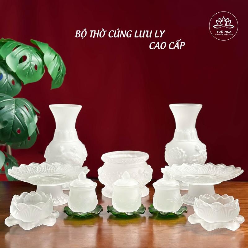 Bộ Lưu Ly Trắng Bình Hoa Lư Nhang Đĩa Chung Án - Tuệ Nga