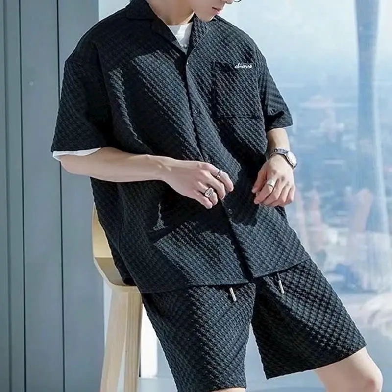 Bộ Quần + Áo cotton xốp hàn cổ vest from rộng có túi ngực chữ thêu