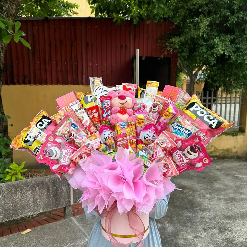 Giỏ quà tặng hoa bánh kẹo màu hồng tặng trung thu sinh nhật lễ tết tặng kèm ( đèn  nháy+ thiệp) 0