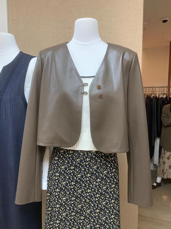 Product Introduction of European Station Short Leather Jacket Female 2023 Spring And Autumn Long Sleeve Single-Breasted V-Neck Slimming Elegance Retro Pu Coat 1[Stock] 5
