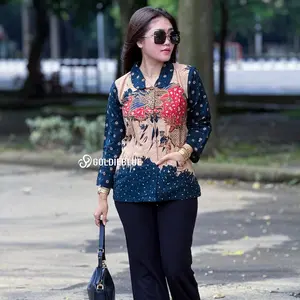 Blouse Katun Alusan Solo Motif Nawa – Batik Wanita Stylish