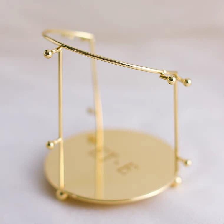 Kệ Trưng Bày Vương Miện Cao Cấp 0