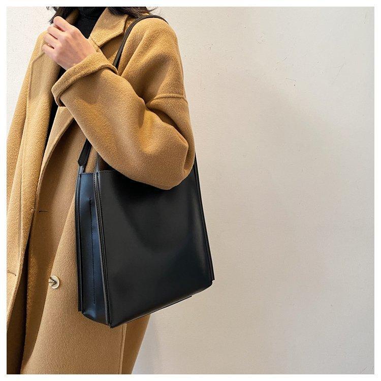 Product Introduction of One bag on the shoulder, retro-large tote bag of women, fashionable bag 20
