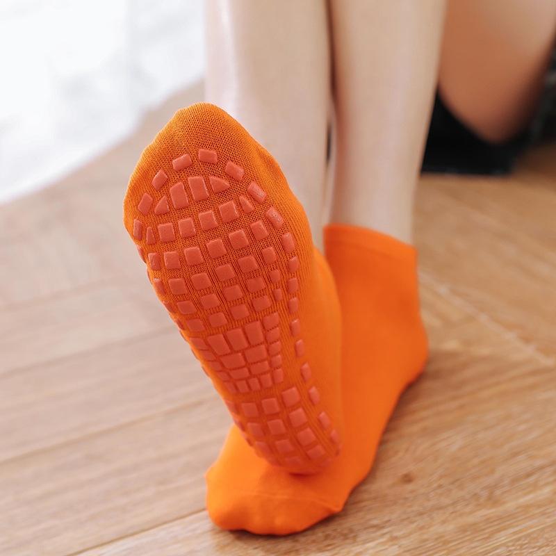 Vớ Cao Su Silicone,Tất Chống Trượt , Khu Vui Chơi Cho Bé Người Lớn Từ 1-20 Tuổi Đủ size Màu Sắc 2