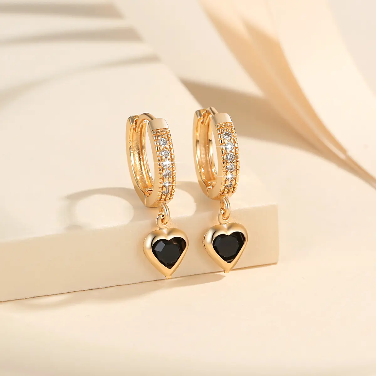 Y180 Anting Hoop Titanium Liontin Hati Hoop Anting Wanita Anti Karat Earrings Anting vintage Anting gantung