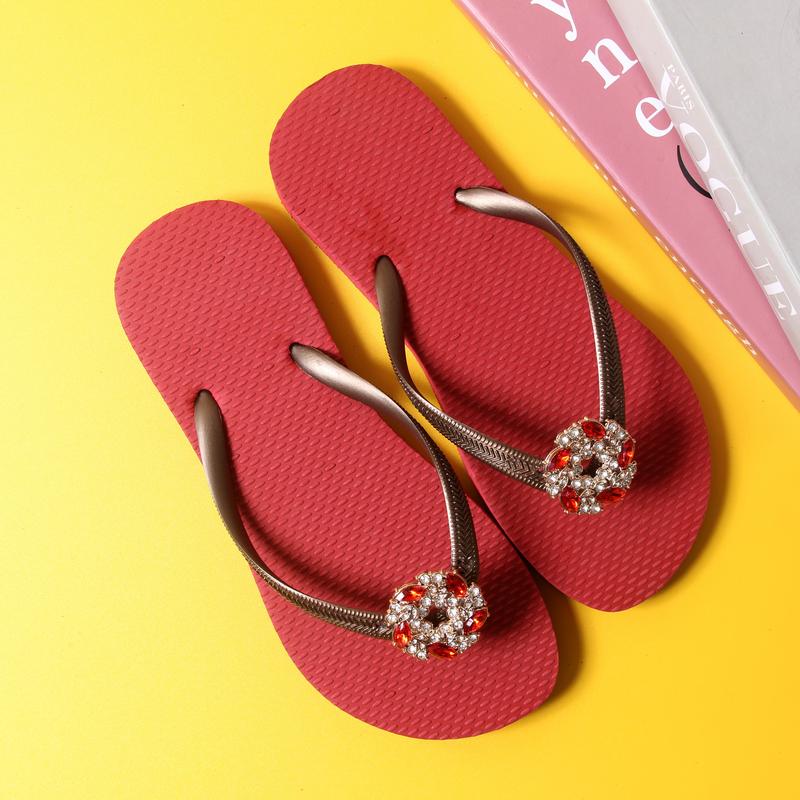 Dép kẹp nữ HVN Thailand mũi tròn phối charm nguyệt quế đỏ, chất liệu đế cao su cao cấp không xẹp lún, thiết kế chống trơn trượt - Dép tông nữ, Dép đi biển DéP GiàY Shoes Kim Tuyến