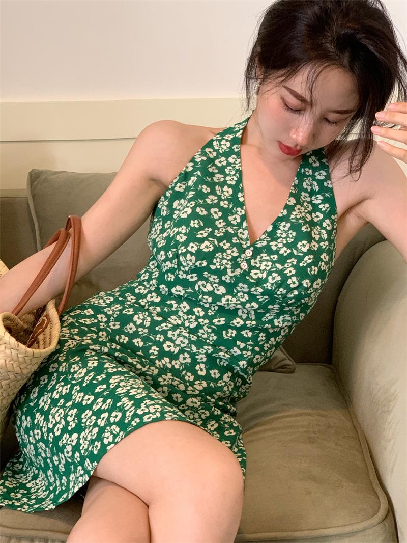 Product Introduction of Váy Mùa Hè Cho Nữ, Phong Cách Hồng Kông Cổ Điển Cổ Chữ V Cổ Yếm, Váy Chữ A, Váy Hai Dây Bó Bó Sát Hợp Xu hướng Hàng Mới Về Women Dress Khuy 9