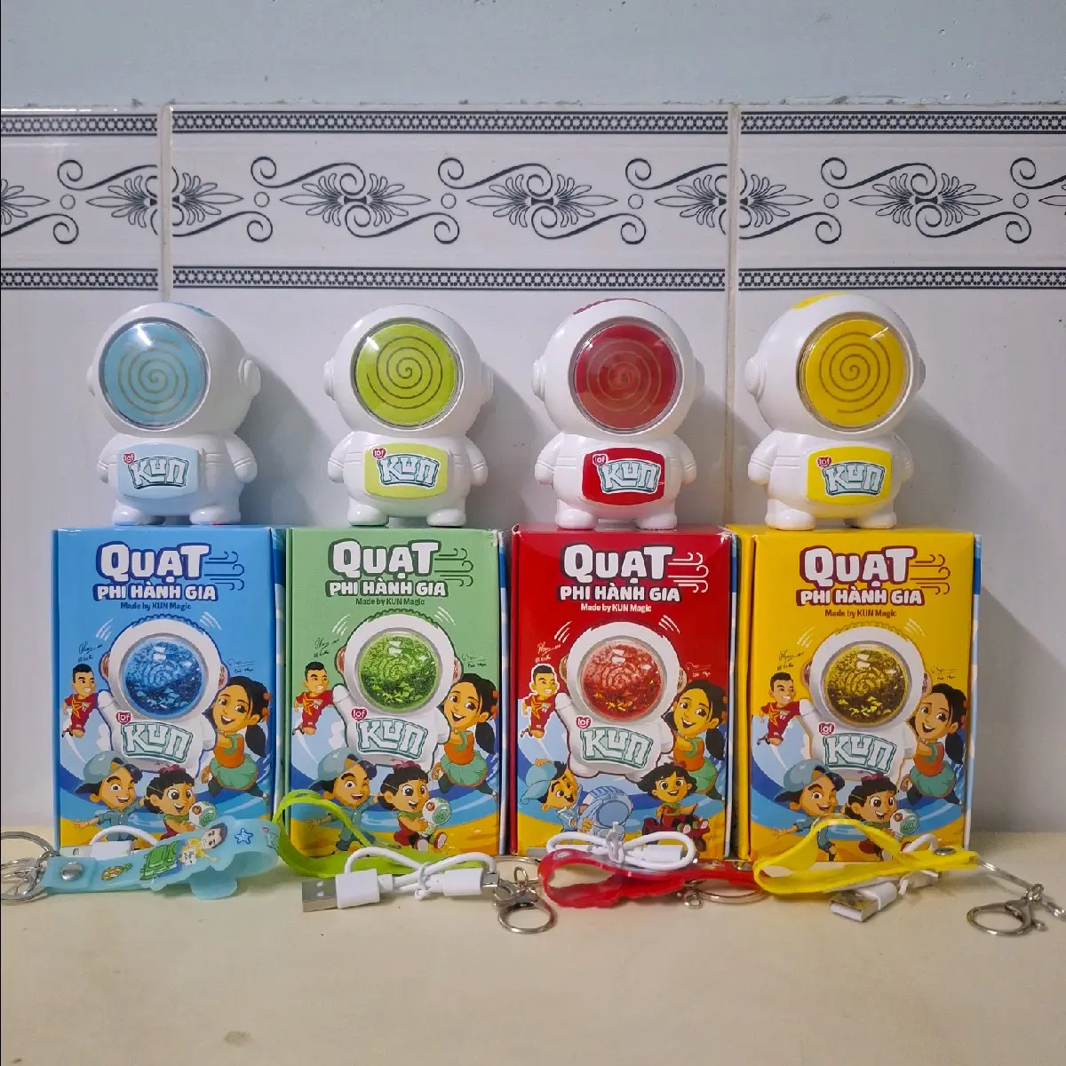 Quạt kun phi hành gia -Hàng khuyến mãi từ sữa kun