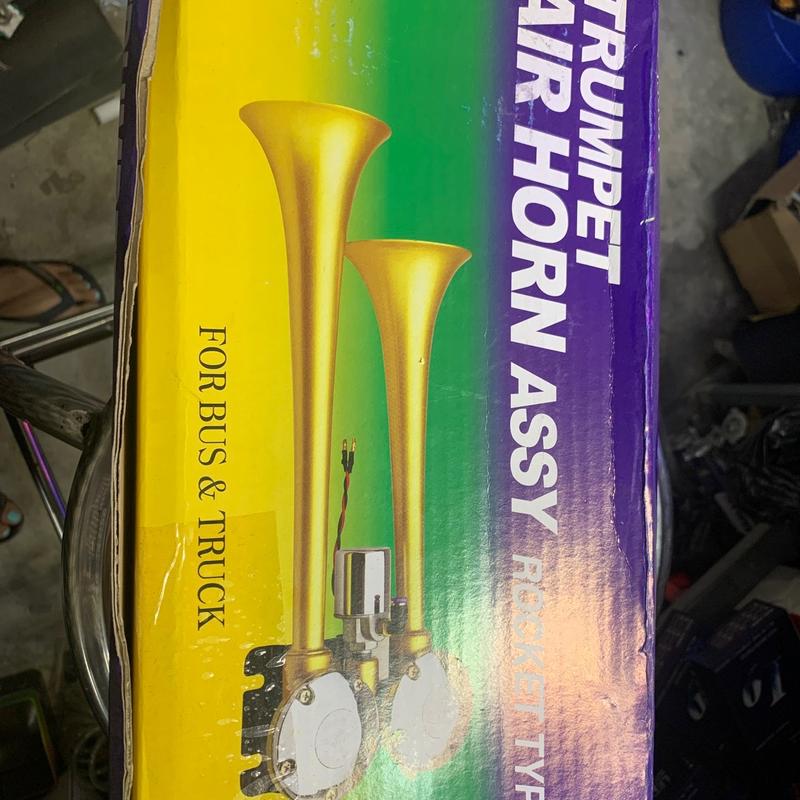 Còi hoả tiễn hàn quốc, còi hơi điện áp 12/24v gắn cho xe tải