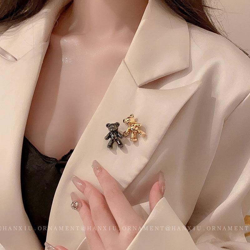 Product Introduction of เข็มกลัดหมี ดีไซน์การ์ตูนน่ารัก อินเทรนด์ สดและอเนกประสงค์ ตกแต่ง เหมาะสำหรับกางเกงยีนส์และเข็มขัด มีหลายสไตล์ ไม่จำเป็นต้องใช้เข็มหรือด้าย 6