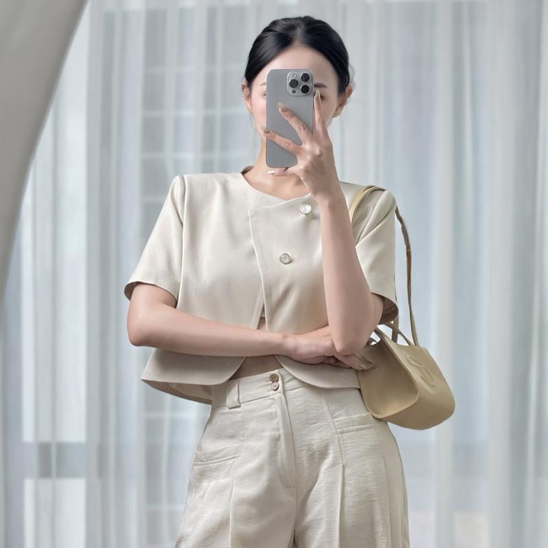 CẨM| Áo vest blazer “ Mộc” dáng crop top 3 màu xanh rêu be đen có độn vai thích hợp mùa thu cho nữ dạ ngắn tay