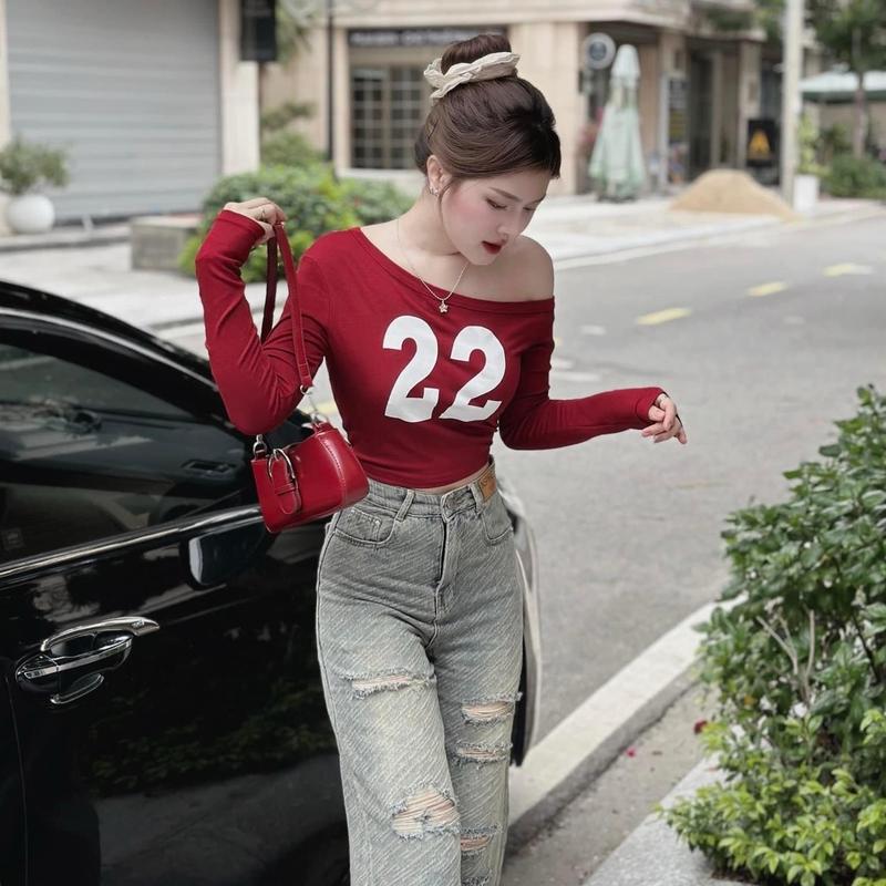Áo thun nữ lệch vai in số 22 dài tay form ngắn size 48kg trở xuống ND72