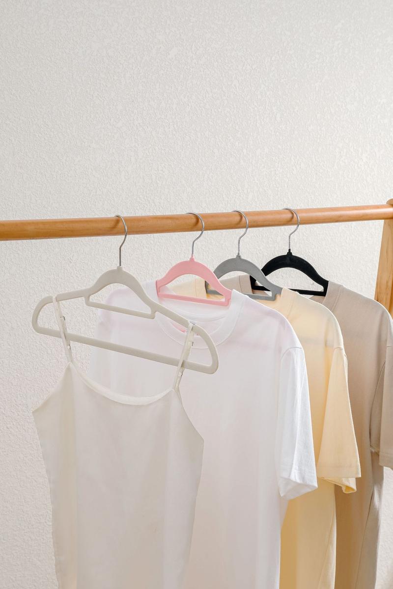 Product Introduction of Flocked Hangers for Dry and Wet Use, Thickened Non-Slip No Trace Clothes Hangers for Home Storage 2