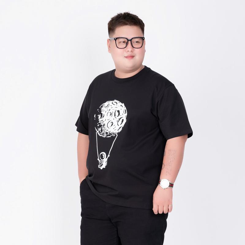 Product Introduction of Áo Thun Đen Big Size Nam In Họa Tiết  AKYOO 80-140kg, Áo Phông Cao Cấp, Co Giãn 4 chiều, Thoáng Mát Cotton Menswear Cổ Tròn 6