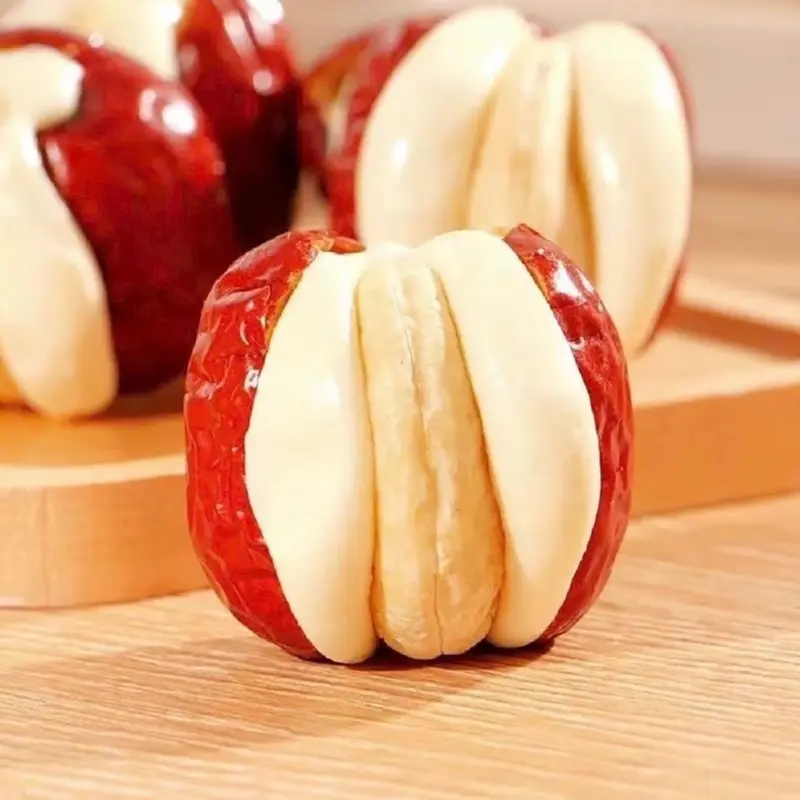 Combo 2 Hộp Táo Đỏ Kẹp Sữa Lạc Đà Nhân Hạt Điều ( cả vỏ ) ( 1 hộp 300G ) Snack Food Ăn Vặt Nuts Thức Ăn [ khách lưu ý ngày in trên bao bì là ngày sản xuất ] 0