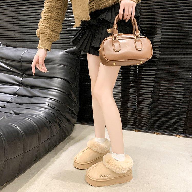 Product Introduction of Women's Cotton-Padded Shoes Winter 2024 New Popular Home Warm Velvet Cotton Slippers Non-Slip Simple Advanced Snow Fashionable Boots 21