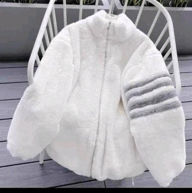 Áo khoác lông 4 sọc tay ba màu xám. trắng. xám đen