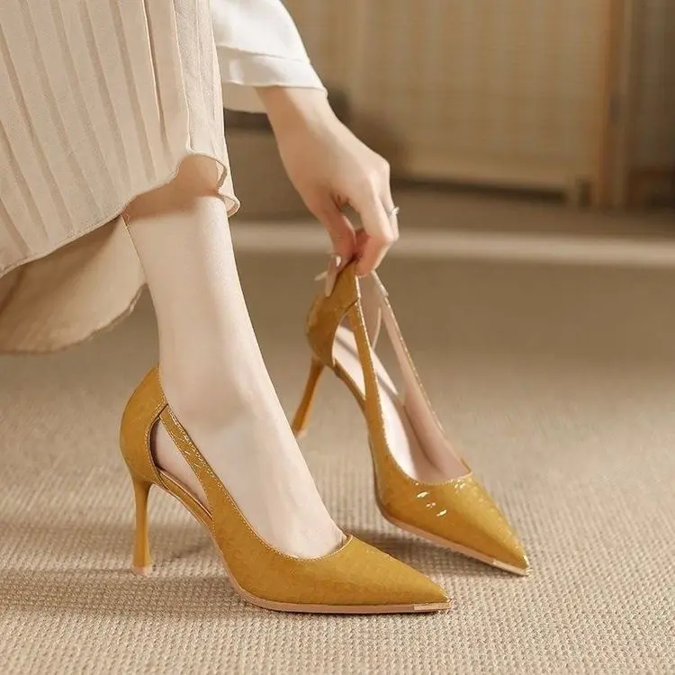Hollow French Style Low-Heeled Shoes Women's Summer 2025 New High Heels Pointed Toe Stiletto Sandals Side Empty Shallow Mouth Pumps