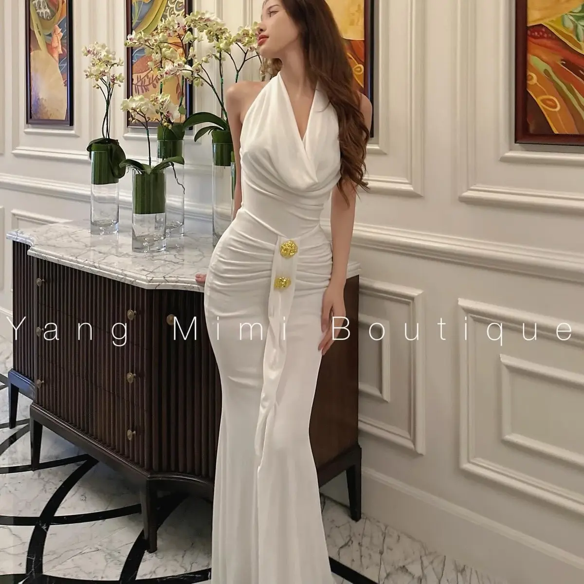 Đầm cổ đổ đuôi cá tag hoa siêu sang trọng.