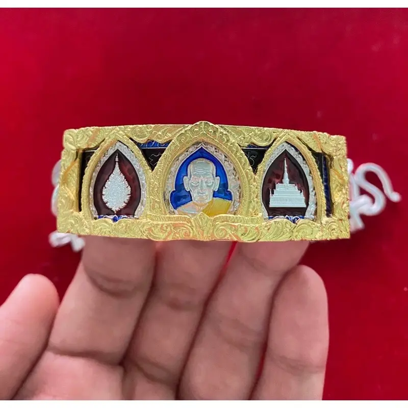 สไตล์การระเบิด กรอบเลสขนาด4บาท รุ่นมหาเจดีย์/รวยเลื่อนบารมีและรุ่นอื่นๆ พร้อมแผ่นหลังฟรี