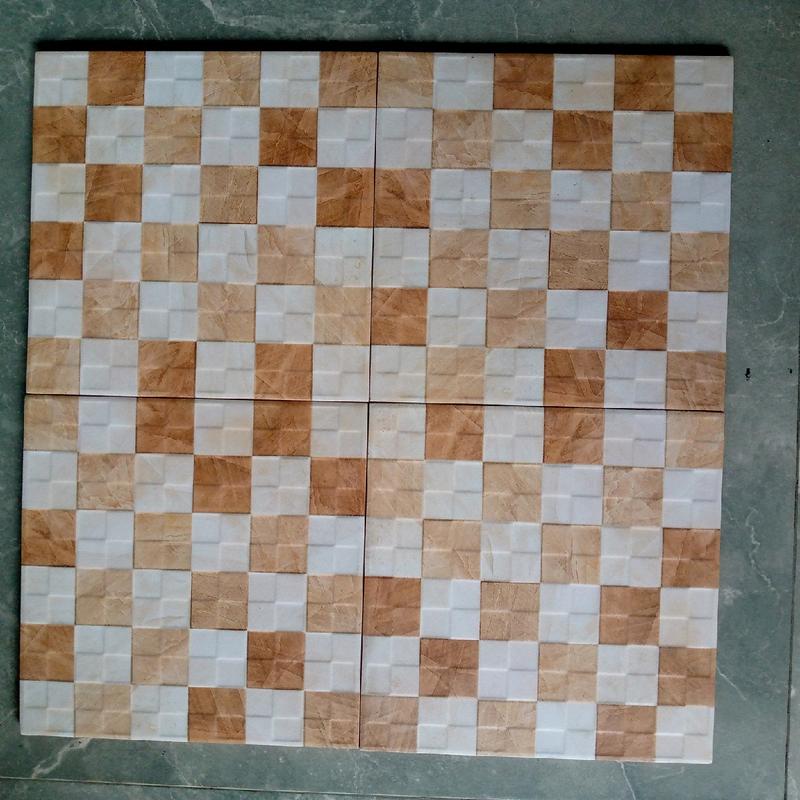 kramik kamar mandi kasar 25x25 motif domino Lantai 4