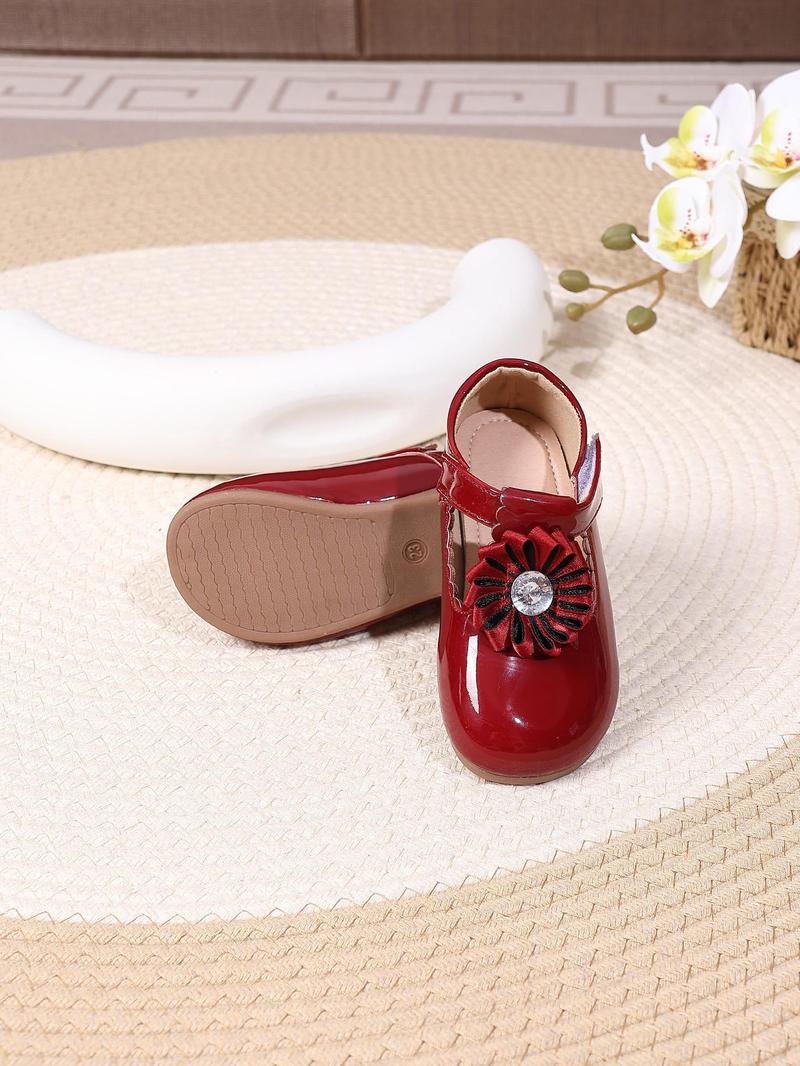 Product Introduction of Girl's Cute Flower Decorated Flat Shoes, Fashionable Patent Leather Shoes for Party, Daily Clothing Decor for Kids 3
