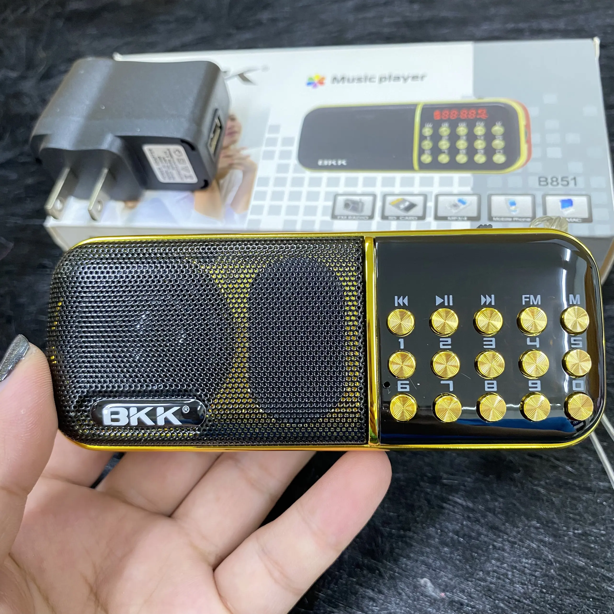 Loa kèm thẻ nhớ 8G nhỏ gọn không đèn