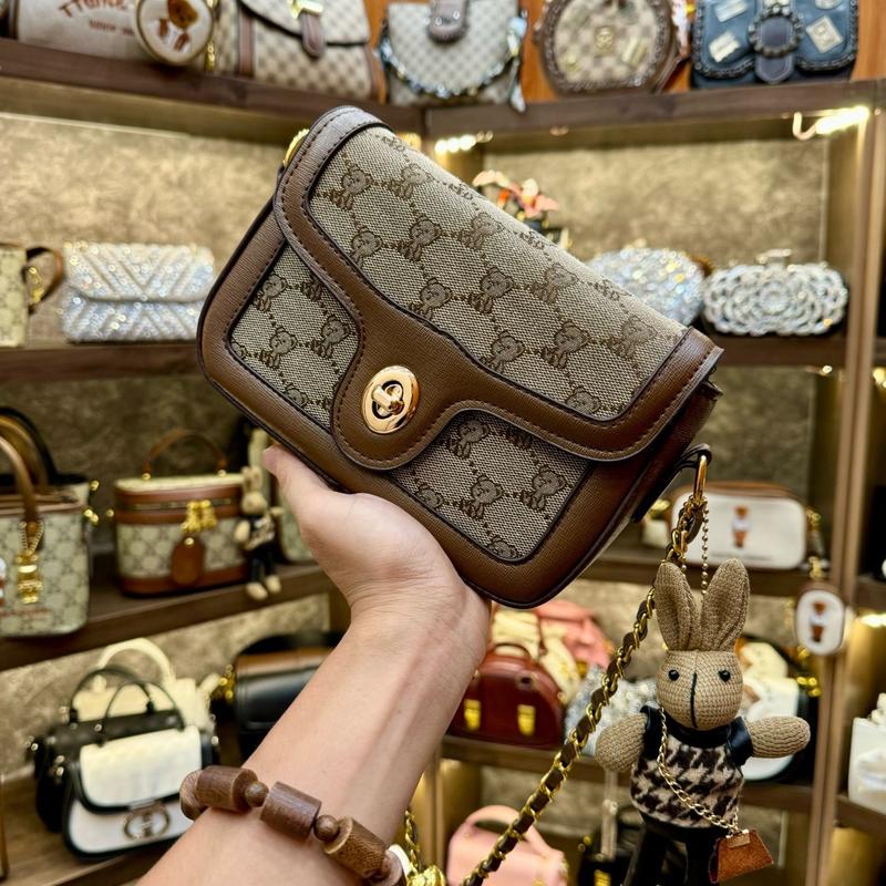 (TẶNG GẤU) Túi Xách Nữ Túi Đeo Chéo, Túi Đeo Vai Hoạ Tiết Gấu Thêu Dây Chuông Căn Chỉnh Ngắn Dài - T286 Bag Nhung Da Hoa túi  xách