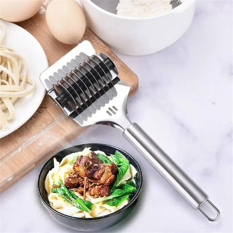 Professional stainless steel noodle cutter-manual kitchen tool for pasta & Herbs Hanging Utensils Blade 4